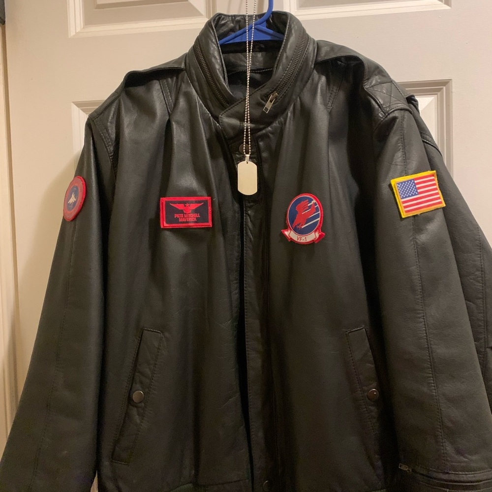 Diy Men’s Top Gun Maverick Halloween Costume View 2
